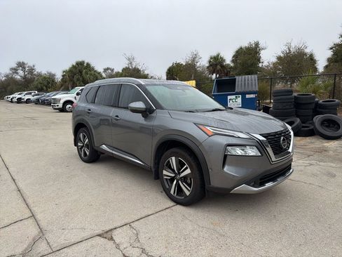 Used 2021 Nissan Rogue Platinum image 3