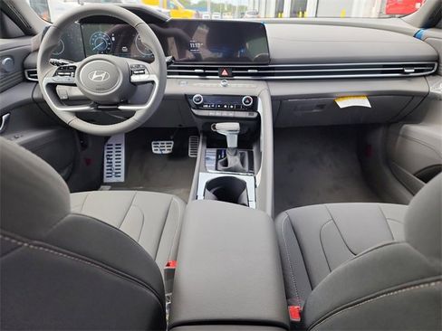 New 2025 Hyundai Elantra SEL image 11