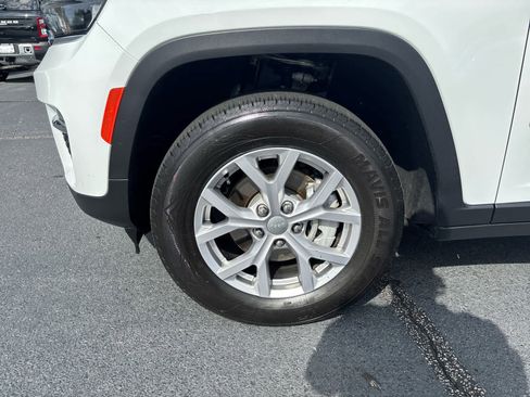 Used 2022 Jeep Grand Cherokee Limited image 27