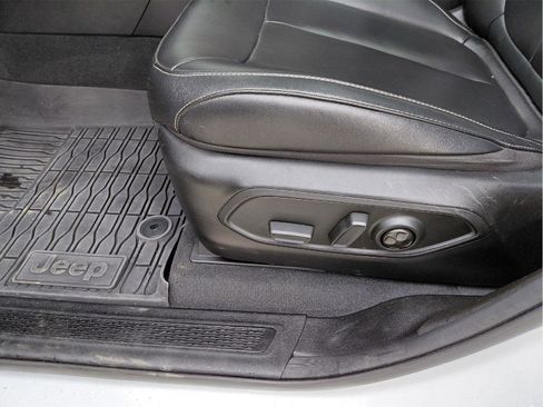 Used 2023 Jeep Grand Cherokee 4WD 4xe image 26