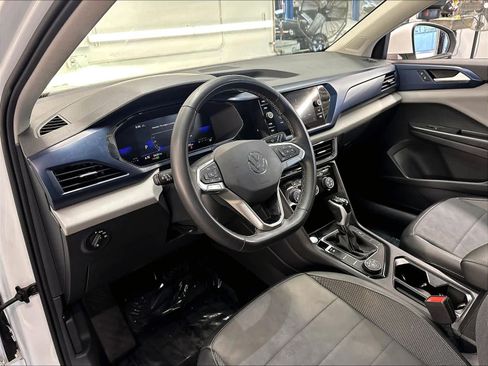 Used 2023 Volkswagen Taos SE w/ Panoramic Sunroof Package AWD/4WD image 20