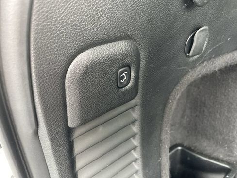 Used 2019 Jeep Grand Cherokee Altitude AWD/4WD image 38