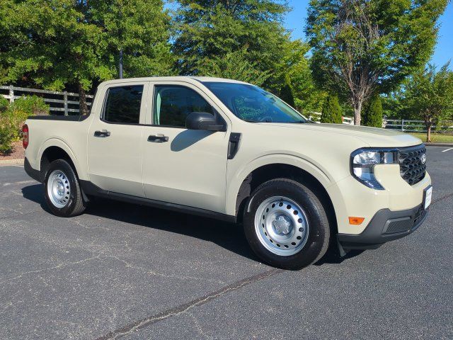 Used 2025 Ford Maverick XL w/ Equipment Group 102A AWD/4WD image 2