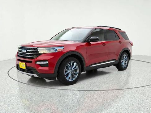 Certified 2020 Ford Explorer XLT w/ Equipment Group 202A RWD image 3