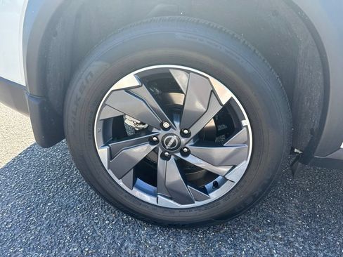 Used 2026 Nissan Rogue SV FWD image 9
