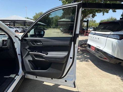 Certified 2025 Nissan Pathfinder Platinum w/ Cargo Package FWD image 18