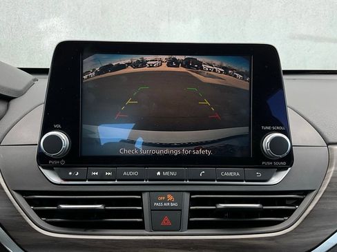 Used 2025 Nissan Altima 2.5 SV image 30