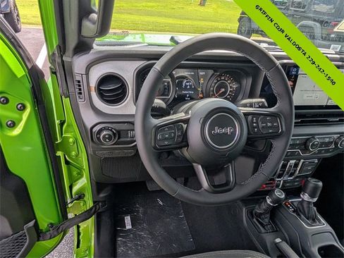 New 2025 Jeep Gladiator Willys image 19