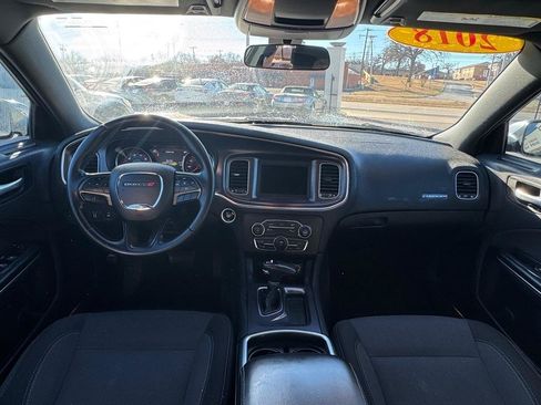 Used 2018 Dodge Charger SXT RWD image 12