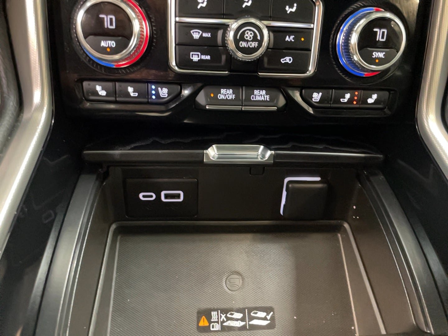 Used 2024 GMC Yukon XL Denali AWD/4WD image 6