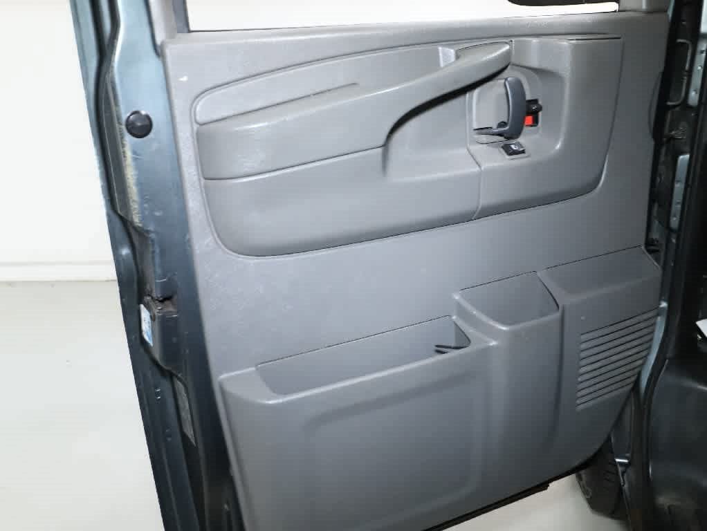 Used 2014 Chevrolet Express 2500 RWD image 13
