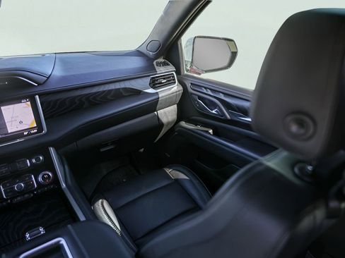 Used 2021 GMC Yukon XL Denali w/ Denali Premium Package image 33