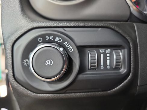 Used 2022 Jeep Wrangler Unlimited Sport AWD/4WD image 25