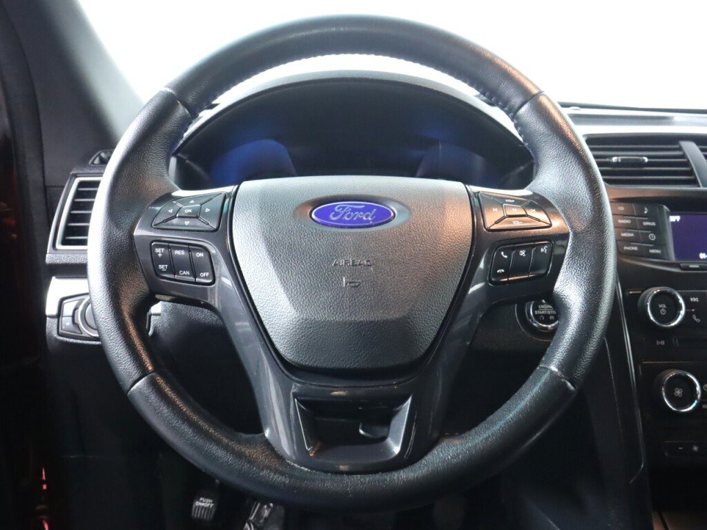 Used 2017 Ford Explorer XLT AWD/4WD image 11