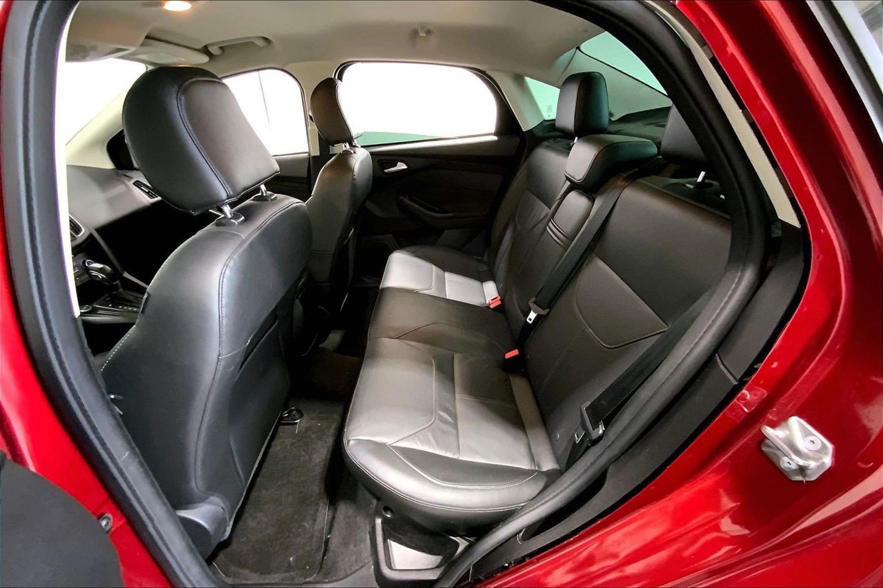 Used 2015 Ford Focus SE w/ Equipment Group 201A FWD image 24