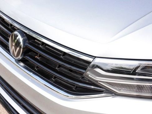 Used 2024 Volkswagen Tiguan SE R-Line w/ MDO Package, Two-Row AWD/4WD image 9