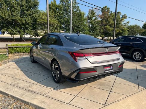 Certified 2025 Hyundai Elantra Sport FWD image 13