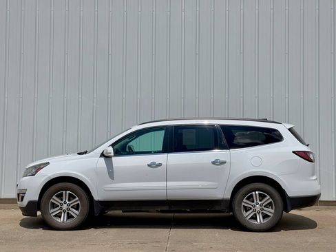 Used 2017 Chevrolet Traverse LT FWD image 3