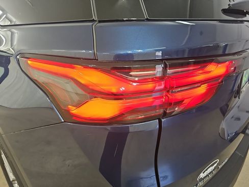 Used 2023 Chevrolet Traverse LT AWD/4WD image 40