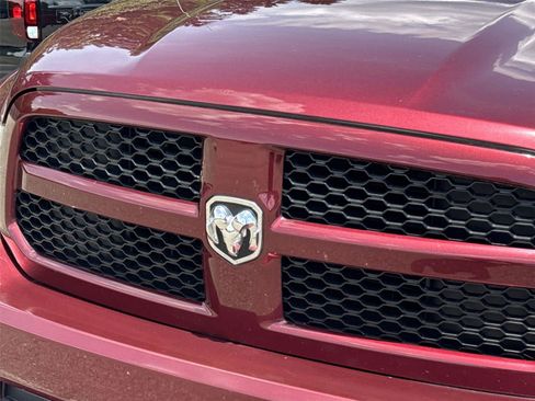 Used 2018 RAM 1500 Express w/ Express Value Package AWD/4WD image 10