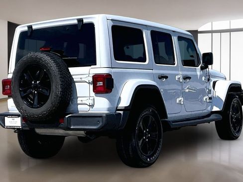 Used 2022 Jeep Wrangler Unlimited Sahara AWD/4WD image 2
