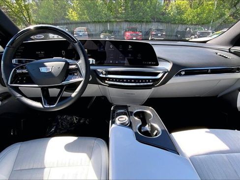 Used 2024 Cadillac Lyriq Luxury w/ LPO, Floor Liner Package AWD/4WD image 15