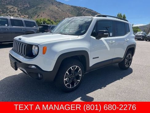 Used 2023 Jeep Renegade Latitude w/ Sun/Sound Group AWD/4WD image 8