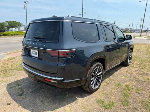 Used 2025 Jeep Wagoneer Series III w/ Premium Group I AWD/4WD image 7