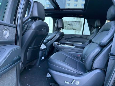 New 2026 Lincoln Navigator L Reserve w/ Jet Appearance Package AWD/4WD image 19