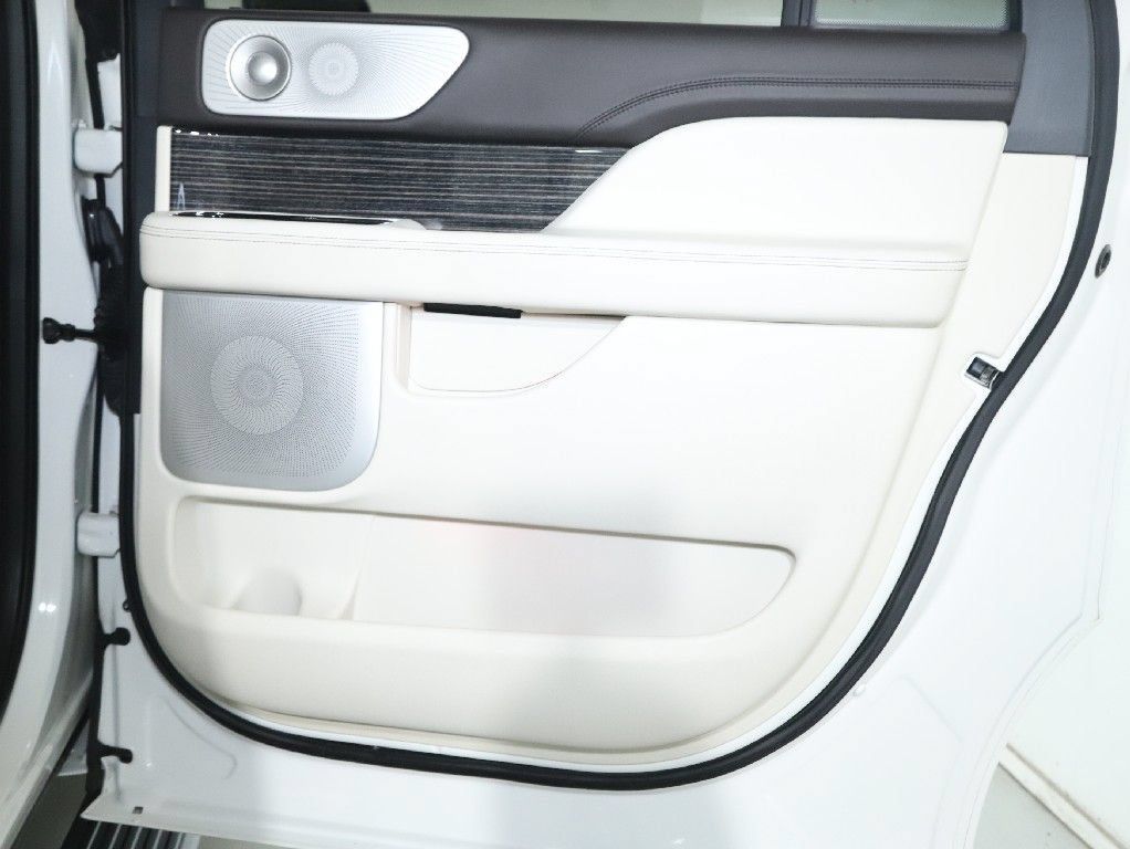 Used 2022 Lincoln Navigator L Black Label AWD/4WD image 36