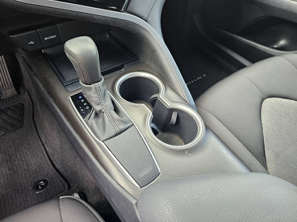 Used 2021 Toyota Camry LE FWD image 20