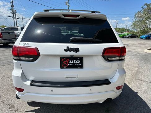 Used 2018 Jeep Grand Cherokee Altitude RWD image 5