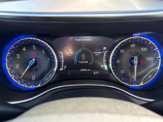 Used 2026 Chrysler Pacifica Limited FWD image 6