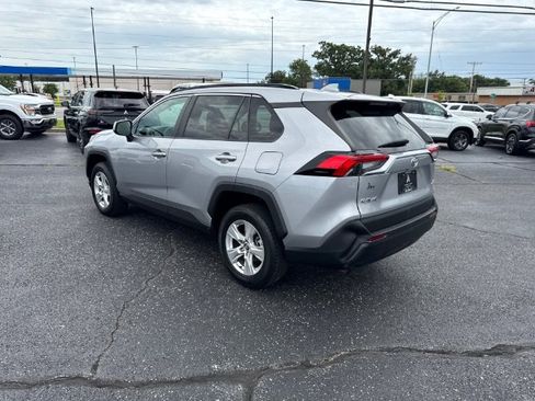 Used 2020 Toyota RAV4 XLE FWD image 5
