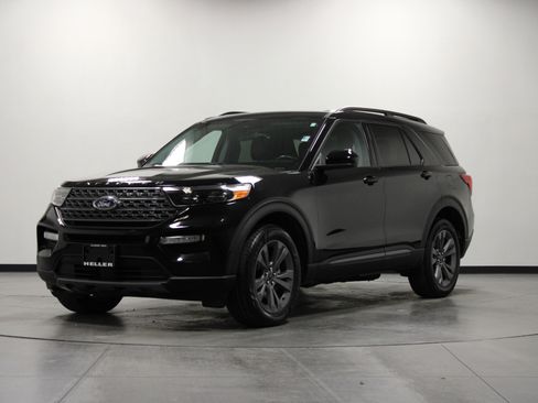 Used 2023 Ford Explorer XLT w/ Equipment Group 202A image 8