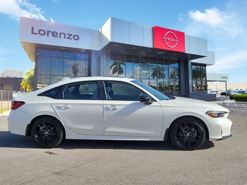 Used 2025 Honda Civic Sport image 4