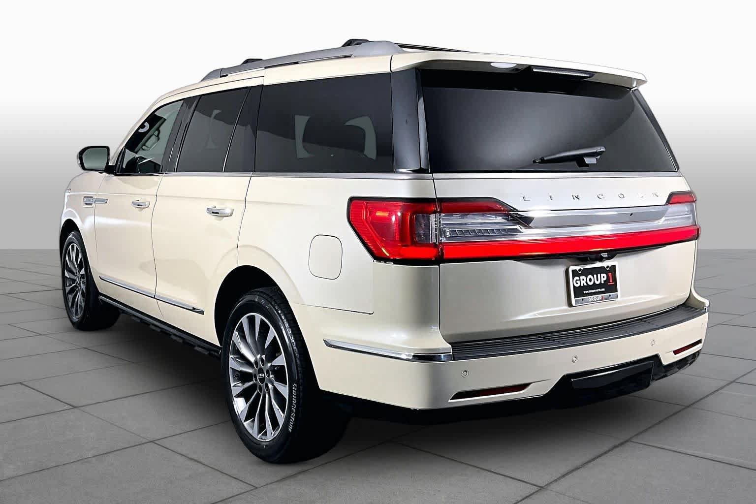 Used 2018 Lincoln Navigator Select w/ Cargo Package RWD image 11