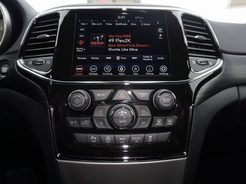 Used 2022 Jeep Grand Cherokee Laredo X image 19