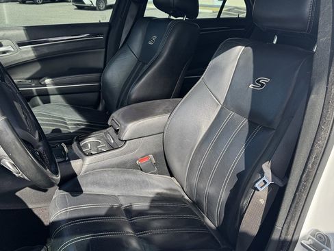 Used 2018 Chrysler 300 S w/ 300S Premium Group image 9