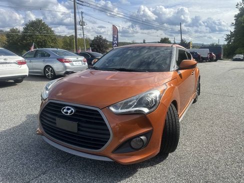 Used 2016 Hyundai Veloster Turbo FWD image 2