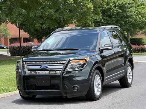 Used 2013 Ford Explorer XLT AWD/4WD image 2
