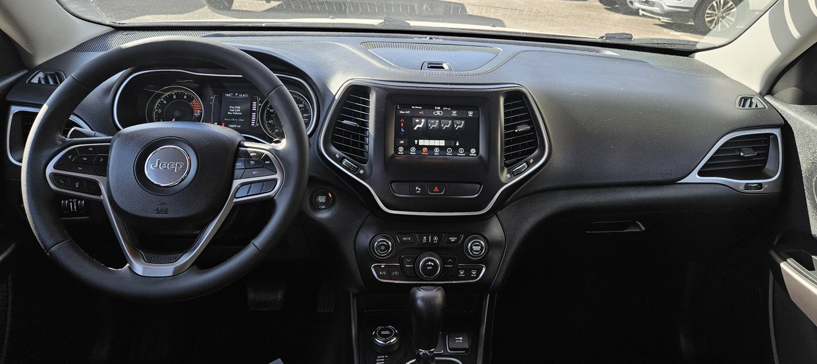 Used 2020 Jeep Cherokee Latitude Plus w/ Trailer Tow Group AWD/4WD image 7