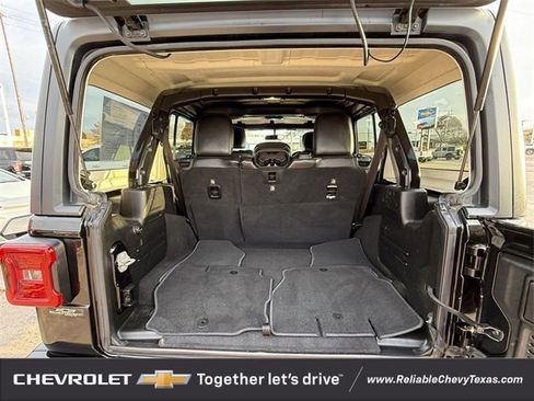 Used 2018 Jeep Wrangler Unlimited Sahara image 29