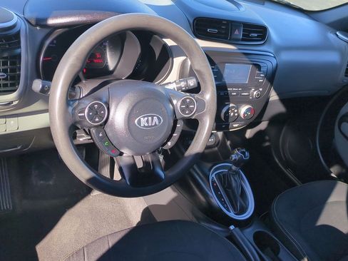 Used 2015 Kia Soul + image 10