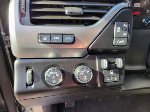 Used 2018 Chevrolet Tahoe Premier AWD/4WD image 13