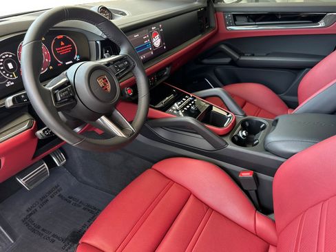 Certified 2025 Porsche Cayenne Turbo GT AWD/4WD image 4