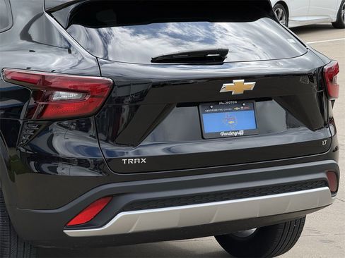 Certified 2025 Chevrolet Trax LT image 6