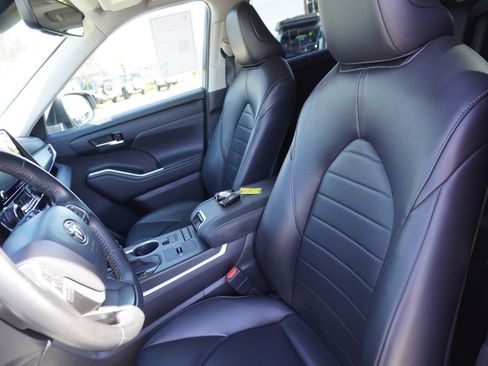 Used 2022 Toyota Highlander XLE image 26