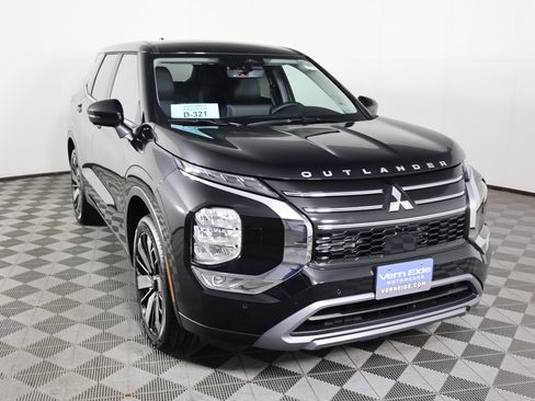 New 2026 Mitsubishi Outlander SE image 3