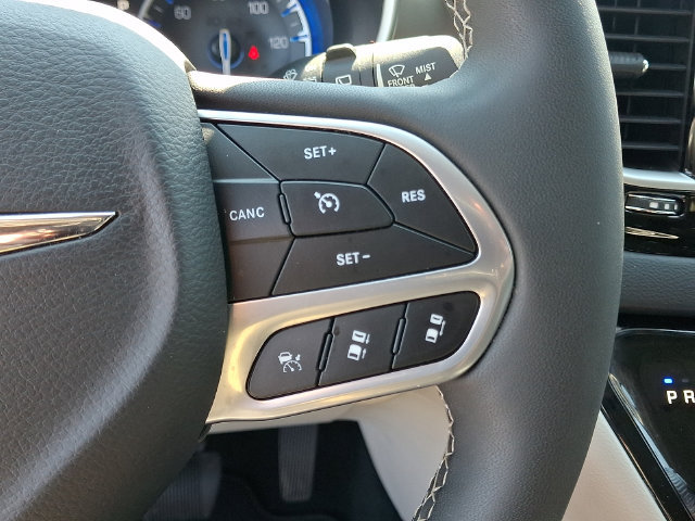 Used 2024 Chrysler Pacifica Touring-L FWD image 23